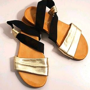 🎉H.P🎉 NEXT GOLD w/ Black sandals